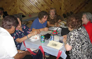 Janet Weaver interviewing women for the Mujeres Latinas oral history project, Iowa, ca. 2006 